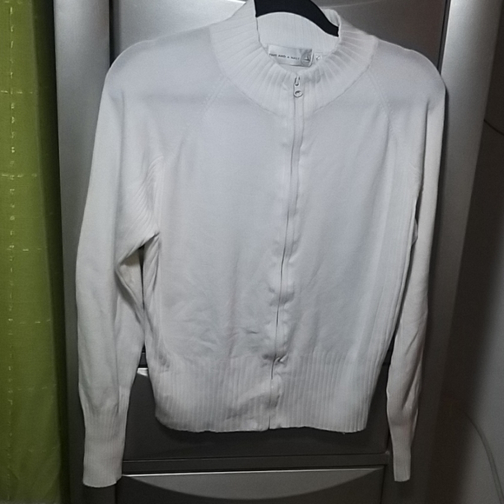 Time and a Half white zipper up cardigan. Size2XL